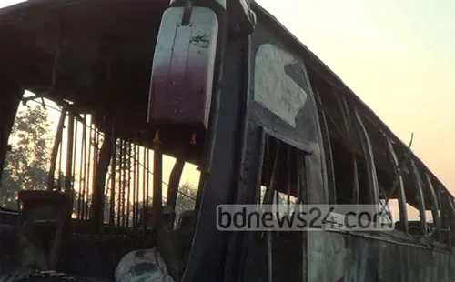 Bangladesh: Xe buýt bị ném bom xăng, hơn 20 người thương vong