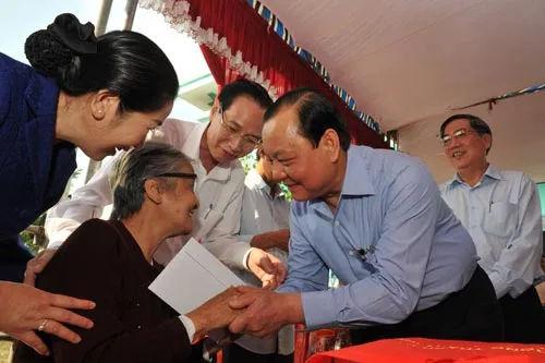 Đoàn TPHCM thăm, hỗ trợ các tỉnh hơn 26 tỷ đồng