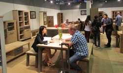 Businesses negotiate with foreign partners at the expo (Photo: VGP)