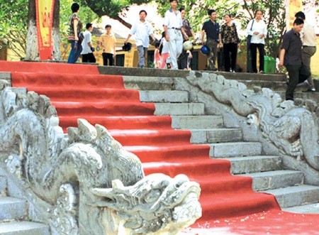 From long ago: The stone dragons on Kinh Thien Palace's staircase are considered a special piece of architectural heritage, representing sculpture from the Early Le period. The restoration of the palace will start in a few years. — VNA/VNS Photo Nhat Anh