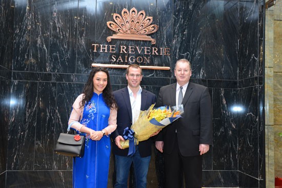 Director of Times Square Vietnam Truong Hue Van receives Prince Peter Phillips at the Riverie Saigon Hotel (Courtesy by Times Square Vietnam).