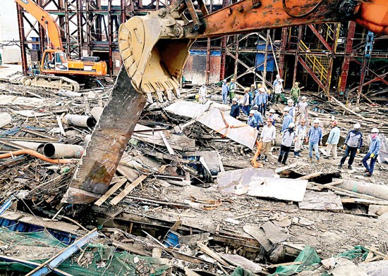 The scaffold collapse area has almost been cleared by the end of March 26 (Photo: SGGP)