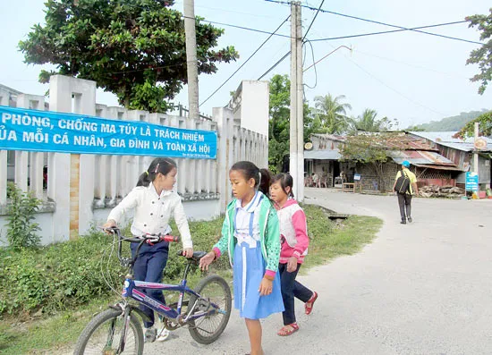 Ngọn cờ đỏ giữa biển xanh