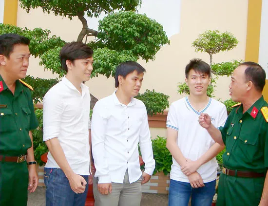 Tình nguyện nhập ngũ