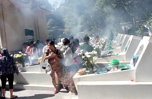 Khách viếng thăm di tích Ngã ba Đồng Lộc tăng đột biến