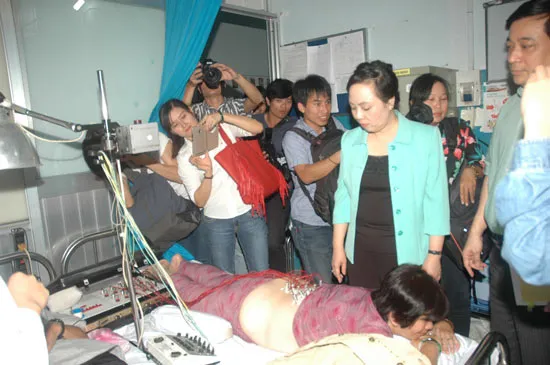 Bộ trưởng Bộ Y tế kiểm tra công tác thực hiện Luật Bảo hiểm y tế tại TPHCM