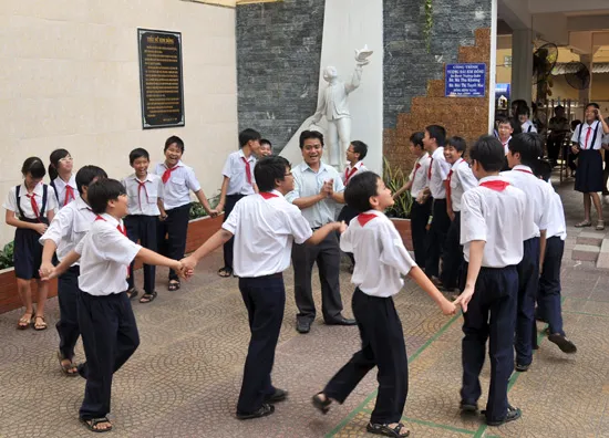 Từ vụ nữ học sinh bị đánh hội đồng: Những câu hỏi nhức nhối