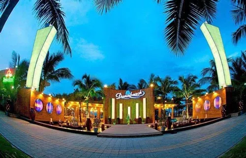 Khu vui chơi duy nhất trên bãi biển Đà Nẵng hoạt động trở lại