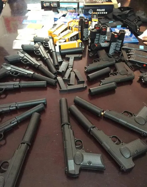 Thanh Hóa: Bắt 2 đối tượng buôn bán súng ảnh 2