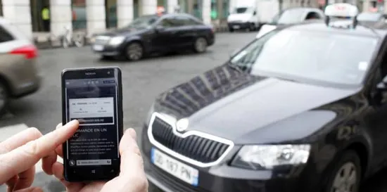 Văn phòng dịch vụ taxi Uber tại Paris bị khám xét
