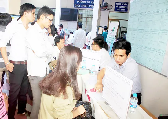 “Đỏ mắt” tìm công nhân