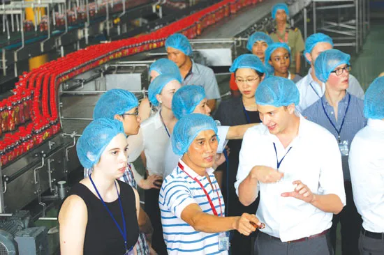 Sinh viên Đại học New York tham quan Nhà máy Tân Hiệp Phát