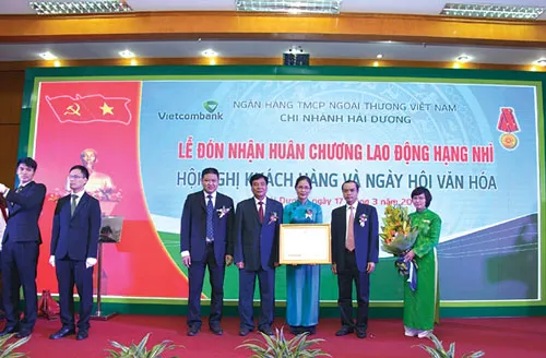 Vietcombank Hải Dương tổ chức lễ đón nhận Huân chương Lao động, Hội nghị khách hàng và Ngày hội Văn hóa năm 2015