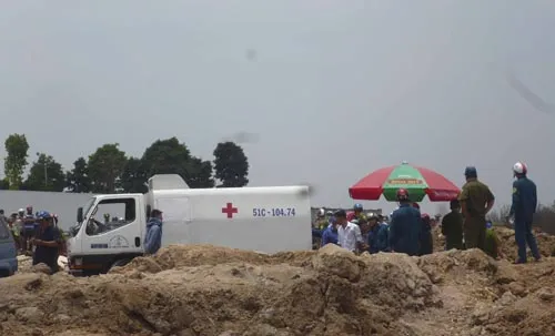 TPHCM: Phát hiện thi thể nam bị đốt cháy ở bãi đất trống