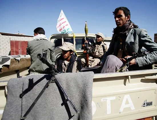 Các nước vùng Vịnh không kích phiến quân Houthi