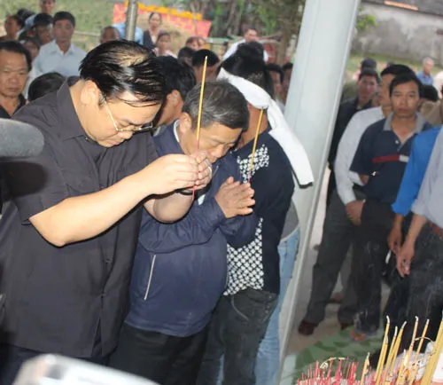 Phó Thủ tướng Hoàng Trung Hải chia buồn cùng gia đình nạn nhân tử nạn vụ sập giàn giáo tại công trường Formosa Hà Tĩnh