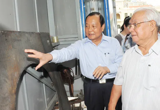 Đảm bảo độ chính xác tuyệt đối khi đặt tượng Bác Hồ