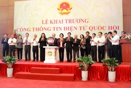 National Assembly Chairman Nguyen Sinh Hung presses the button to launch the NA official portal. — Photo dangcongsan.vn