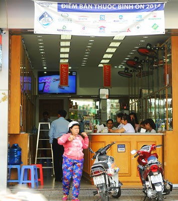 All program participant stores must place banners and list of prices so that customers can see (PHoto: SGGP)