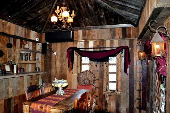 Lạc vào thị trấn Ba Cây Chổi ảnh 3