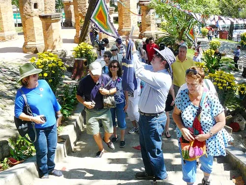 Du lịch miền Trung: Tour “chui” kéo giảm khách Nga