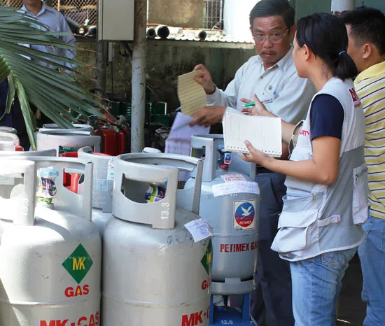 Hiểm họa từ bình gas sang chiết lậu