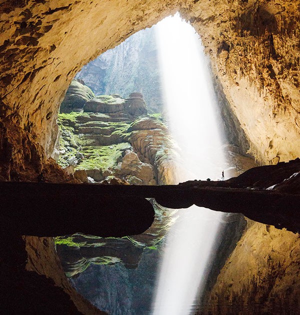 Sun beam in Son Doong cave (Photo: Ryal Deboodt) Son Doong cave gate (Photo: Ryal Deboodt) The splendor of Son Doong cave (Photo: Ryal Deboodt) Son Doong cave exploring (Photo: Casten Peter) Night sky in Son Doong cave (Photo: Ryal Deboodt)