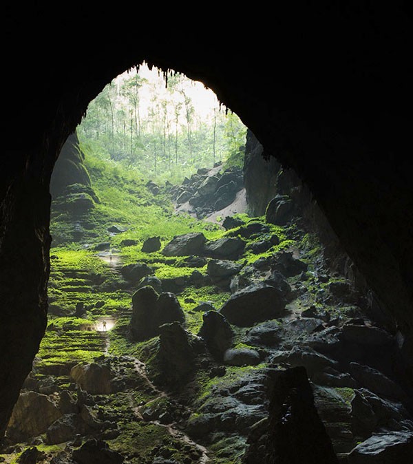 Son Doong cave gate (Photo: Ryal Deboodt) The splendor of Son Doong cave (Photo: Ryal Deboodt) Son Doong cave exploring (Photo: Casten Peter)