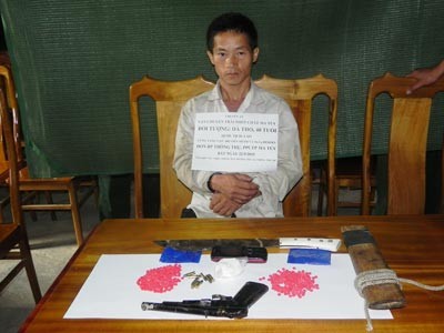 Da Tho is arrested for trafficking drug into Vietnam (Photo: SGGP)