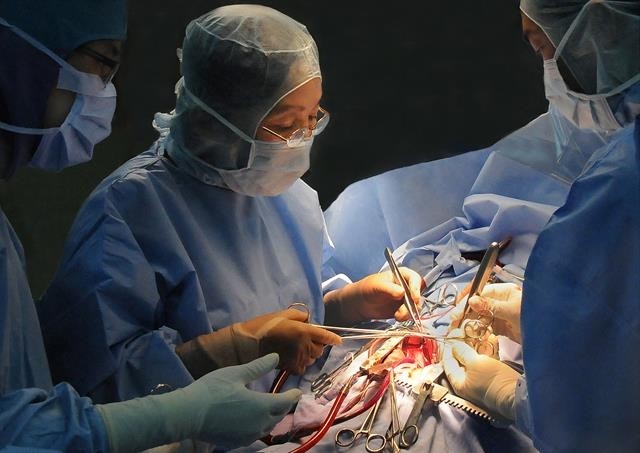 Fighting for heartbeat by An Dung Competing Tea drying by Ho Le Hoang Vu Following mother for working by Vo Van Hoang