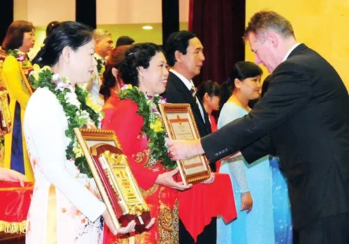 Tôn vinh người thầy, rèn văn học sinh