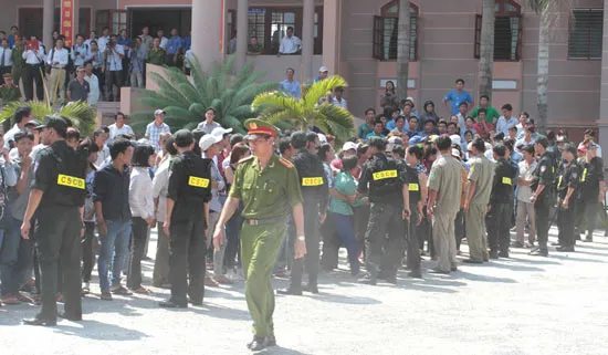 Vụ truy sát kinh hoàng đêm 30-5-2013: Băng giang hồ 52 tên lãnh án