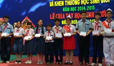 Học bổng “Tiếp bước Quang Trung”