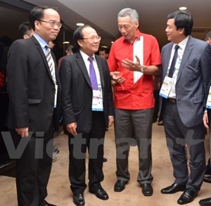 Prime Minister Lee Hsien Loong of Singapore expresses his impression with the Son Doong Cave in Vietnam (Photo: VNA)