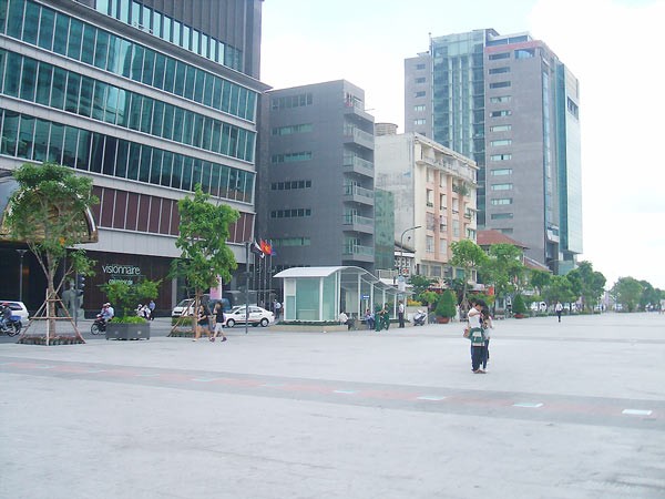 Rental has increased 20 percent in Nguyen Hue Street after the walking zone opened for service (Photo: SGGP)