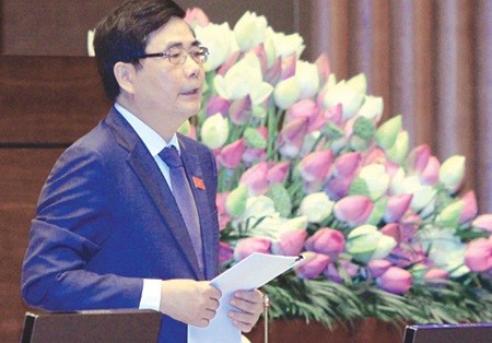 Minister of Agriculture and Rural Development Cao Duc Phat answers questions from National Assembly members. (Photo: VNA/VNS)