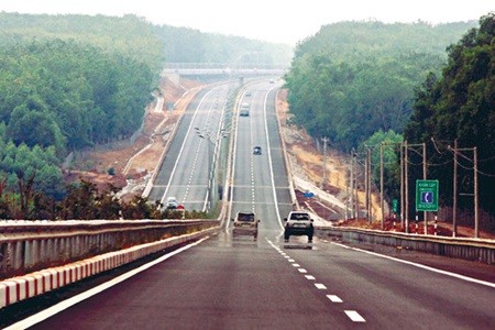 The 55km-long HCM City-Long Thanh-Dau Giay Expressway, funded in part with a loan from the Asian Development Bank and Japan. The Deputy PM said at the National Assembly's question and answer session on Saturday that the Government had to be cautious about public debt management, as Viet Nam's public debt, at 62 per cent, was nearing its 65-per-cent limit. (Photo: SGGP)