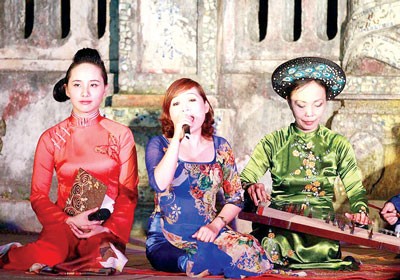 A performance of Ca Hue (Photo: Sggp)