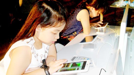 Tablets made by foreign firms in Vietnam have been exported to many countries in the world (Photo: SGGP)