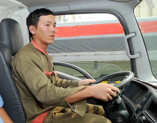 Cấp giấy phép lái xe số tự động: Vấn đề chỉ ở cách làm