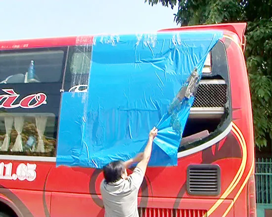 5 xe khách lại bị ném đá trên quốc lộ 14