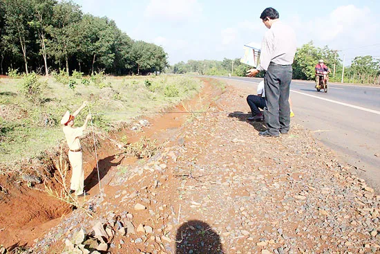 Nhiều đoạn đường BOT thiếu rào chắn, biển báo