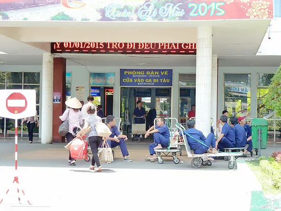 Dịch vụ nhà ga, bến xe vẫn tệ