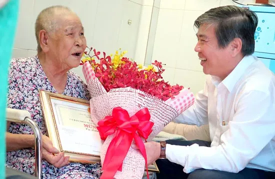 Lãnh đạo TPHCM tri ân các cụ "Tuổi cao, gương sáng"