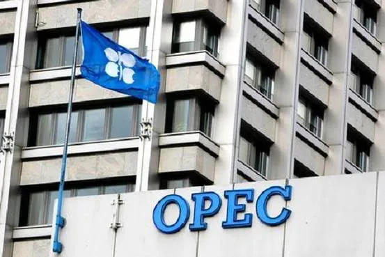 Giá dầu thế giới giảm sau quyết định giữ nguyên sản lượng của OPEC
