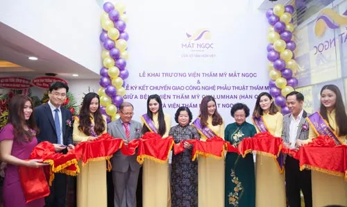 Tặng 410 triệu đồng làm từ thiện ngay ngày khai trương