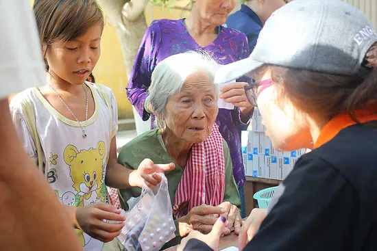 Cảnh giác với thiện nguyện trá hình