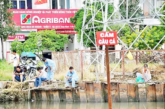 Câu cá dưới đường dây điện cao thế: Giỡn mặt thần chết