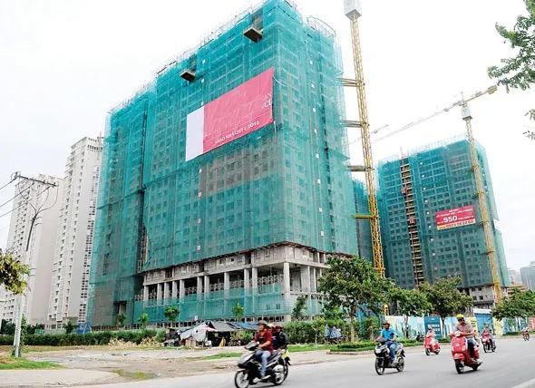 Tiền lại đổ vào đất