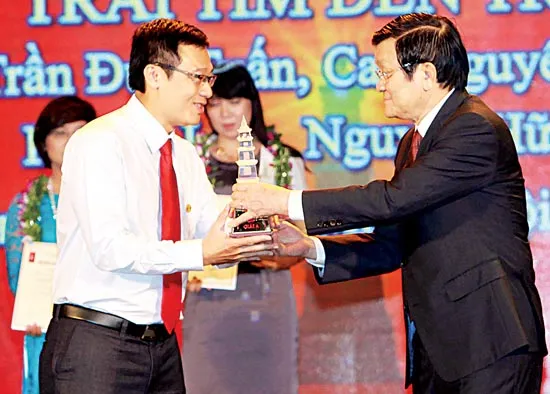 Người làm báo phải đặt lợi ích của Tổ quốc, của nhân dân lên trên hết